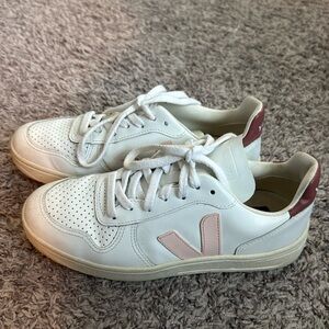 VEJA Women’s Campo Sneakers Sz. 7